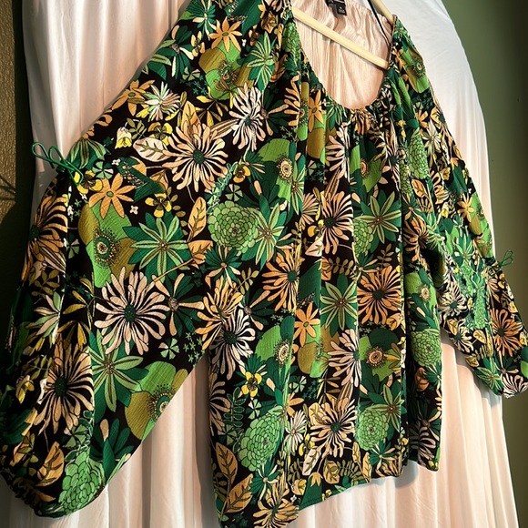 International Concepts Blouse Floral Scoop Neck long sleeve size 2x - Picture 4 of 5